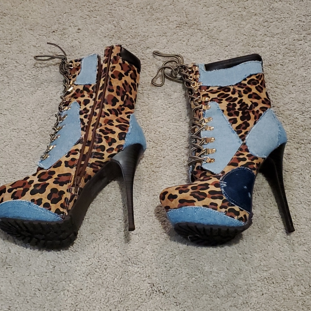 Leopard print bootie